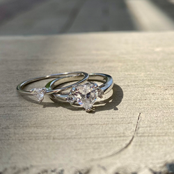 The mini crystal heart ring